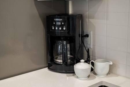 The Warhol - Pet-Friendly Apartment بنتونفيل المظهر الخارجي الصورة
