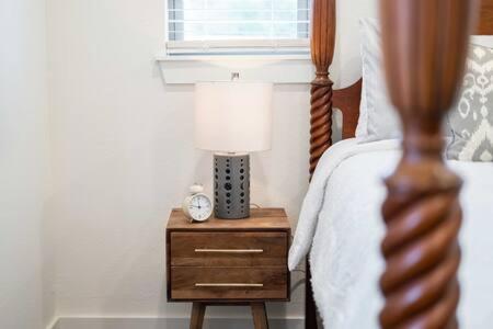 The Warhol - Pet-Friendly Apartment بنتونفيل المظهر الخارجي الصورة