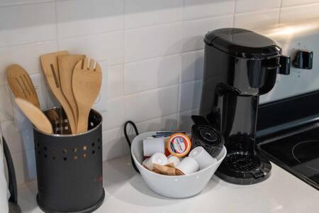 The Warhol - Pet-Friendly Apartment بنتونفيل المظهر الخارجي الصورة