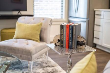 The Warhol - Pet-Friendly Apartment بنتونفيل المظهر الخارجي الصورة