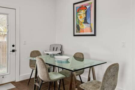 The Warhol - Pet-Friendly Apartment بنتونفيل المظهر الخارجي الصورة