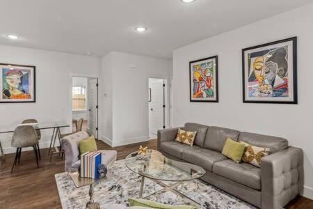 The Warhol - Pet-Friendly Apartment بنتونفيل المظهر الخارجي الصورة