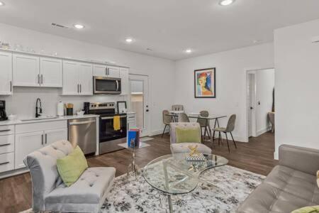 The Warhol - Pet-Friendly Apartment بنتونفيل المظهر الخارجي الصورة