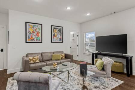 The Warhol - Pet-Friendly Apartment بنتونفيل المظهر الخارجي الصورة